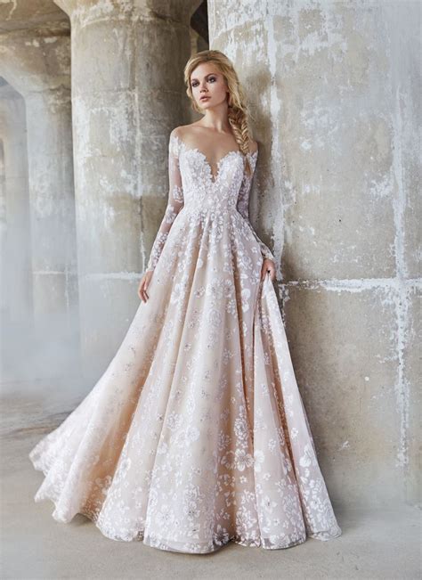 30 Swoon Worthy Wedding Dresses With Beautiful Details That Reflect