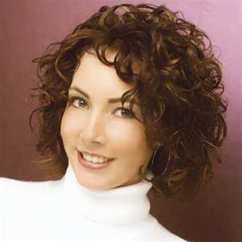 Offering hairstyle for wavy hair. 55 Alluring Ways to Sport Short Haircuts with Thick Hair ...