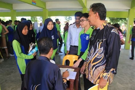 Untuk makluman, seramai 425,251 calon menduduki peperiksaan pentaksiran tingkatan tiga (pt3) pada 9 hingga 12 oktober 2017 yang lalu. SMK KUALA KETIL: PELAPORAN PENTAKSIRAN MENENGAH RENDAH DAN ...