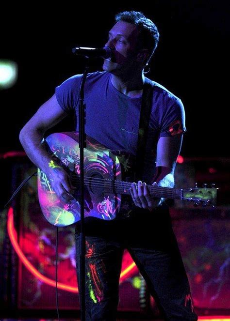 Glowing In The Dark As Only Chris Can Coldplay Band Chris Martin Coldplay Great Bands Cool