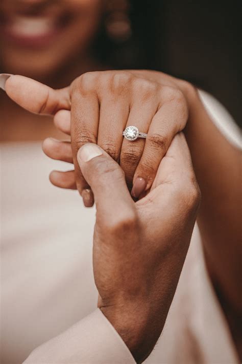 Https://tommynaija.com/wedding/in What Hand Do You Wear Your Wedding Ring