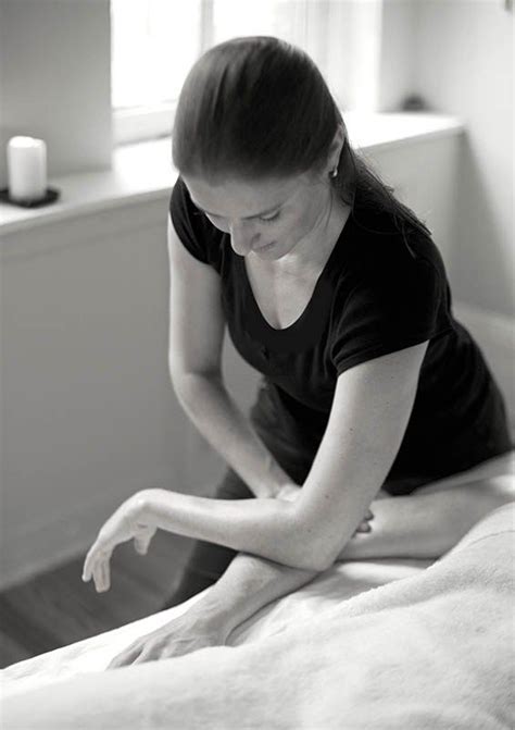 An In Depth Guide To Deep Tissue Massage Deep Tissue Massage Techniques Shiatsu Massage