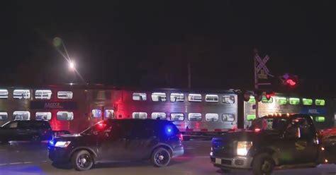 Metra Train Hits Car Extensive Delays Expected Cbs Chicago