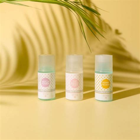 Pemilik kulit kering dan dehidrasi mungkin selama ini bergantung pada krim pelembap atau moisturizer untuk membantu menjaga kelembapan dan kadar air dalam kulit. 5 Rekomendasi Toner Lokal untuk Kulit Kering, Ada yang Rp7 ...