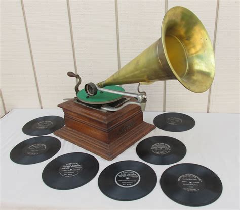 Zonophone Parlor | Lamp, Phonograph, Desk lamp