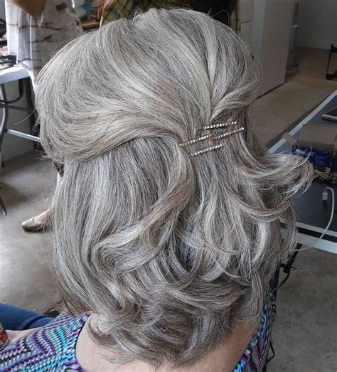 Easy Cute Gray Half Updo Mother Of The Groom Hairstyles Mother Of The Bride Hair Mom Hairstyles