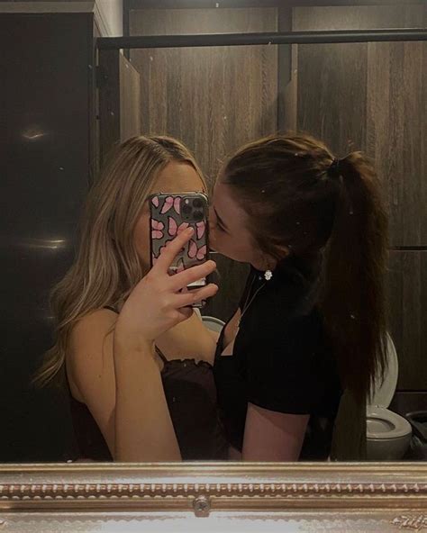 pin on lesbienne photo couple