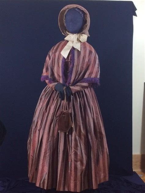Stylish 1840s Woman Silk Taffeta Dress 1842 1848 Checked Silk Bonnet