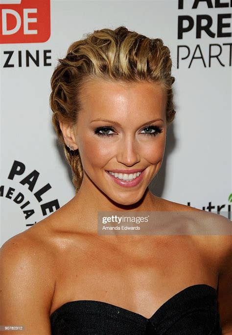 Actress Katie Cassidy Attends The Paleyfest And Tv Guide Magazines The Foto Di Attualità