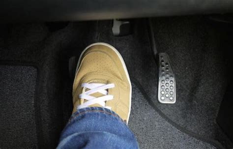 Basic Steps To Drive An Automatic Transmission Car Properly