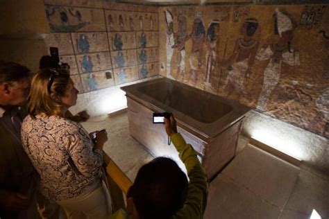king tut s tomb likely has hidden chamber egyptian official says technology and science cbc news