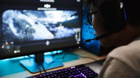 Many parents want to know if video games contain violence appropriate for. Pros and Cons of Video Games for Young Gamers - The Island Now