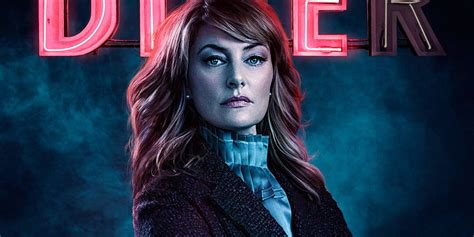 ‘riverdale Fans Are Convinced Betty Coopers Mom Is A Witch Madchen Amick Riverdale