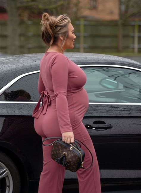 Pregnant Lauren Goodger Arrives At Marriot Hotel In Essex 04 28 2021 Hawtcelebs