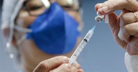 Now that the first covid19 vaccine from pfizer is being released, how do mrna vaccines work?watch our vaccine podcast. Peste 900.000 de români s-au programat pentru vaccinare ...