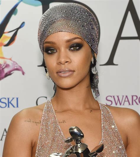 19 Of Rihannas Best Beauty Looks To Gaze At Until Her Makeup Line