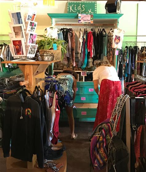 Oahu’s Best Thrift Shops – Chaminade Silversword