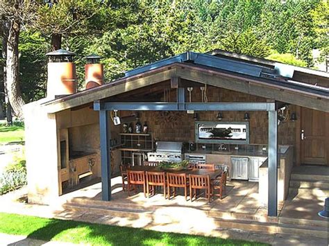 With a veradek outdoor kitchen set, outdoor entertaining has never been so easy. Cheap Outdoor Kitchen Ideas | HGTV
