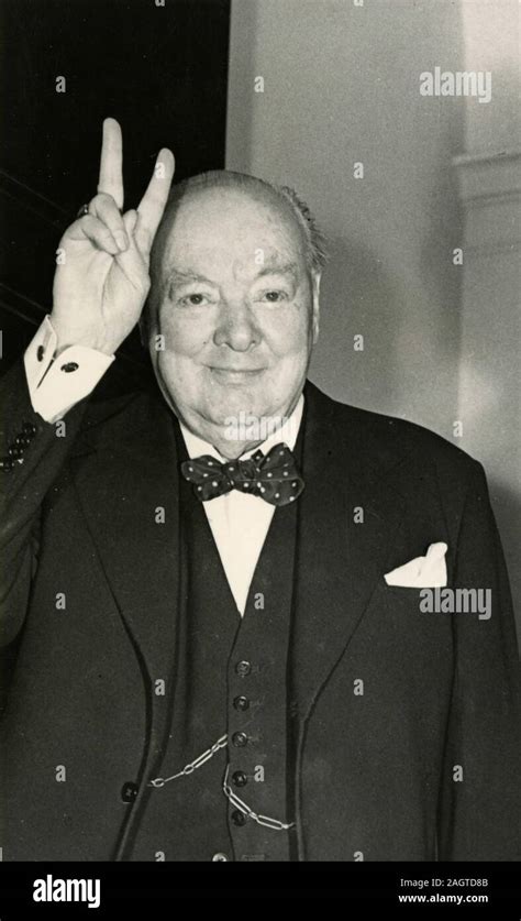 Winston Churchill Victory Sign Hi Res Stock Photography And Images Alamy