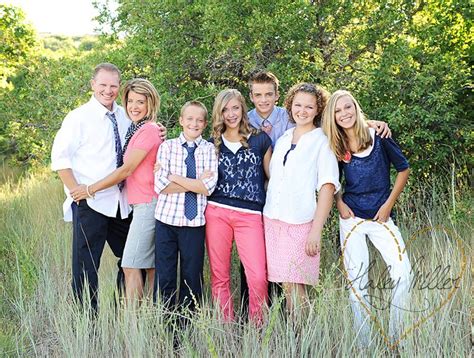 You don't have to schedule an easy way to choose a color scheme for your family photo outfits is to have the pickiest person in your group choose a clothing item they love with. color: navy blue, pink, white | Family portrait outfits ...
