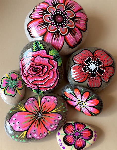 Galets Peints Fleurs Tons Rouges Rock Painting Flowers Stone Art