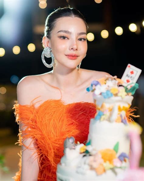 วันศุกร์ ที่ 4 มิถุนายน พ.ศ. ดิว อริสรา เปิดตัวแฟน กลางปาร์ตี้วันเกิด มุ้งมิ้งแนบชิด ...