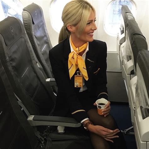 Regardez Cette Photo Instagram De Crew Me Jaime Sexy Flight Attendant Sexy Stewardess
