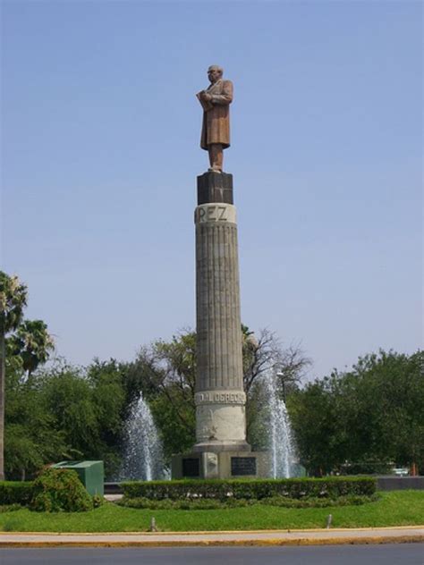Monumento A Benito Juárez Autor Lordsutch México Monumento