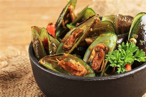 Bagaimana cara masak kerang hijau atau cara masak kerang kupas dengan resep kerang sambal pelangi yang rasanya enak, mantap dan pedesnya nampoll.??? Cara Masak Kerang Hijau, Ikut Tips Bersihkan dan Resepnya