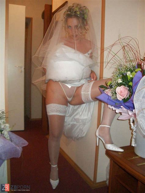 結婚式の偶然のアップスカート ポルノ写真