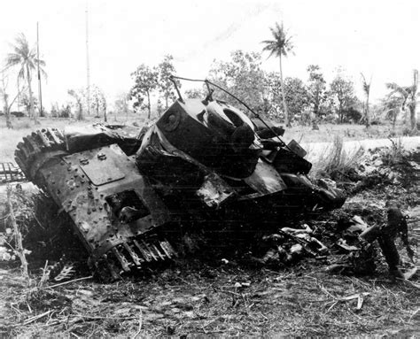 Сгоревший на Сайпане японский танк Тип 97 Чи Ха и погибшие танкисты
