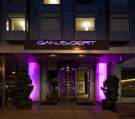 Gansevoort Hotel Serves As Oasis In Midst Of New Yorks Meatpacking District Gansevoort
