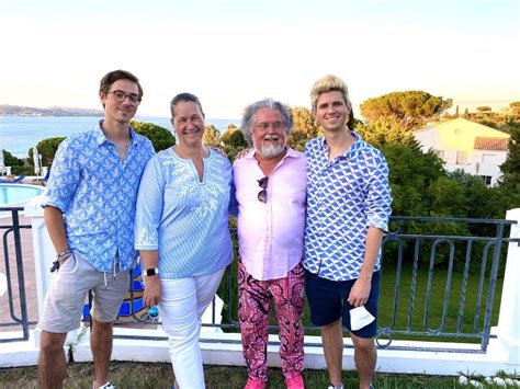 Did you know that if you were to keep. Vernissage und Dreh - n-tv Kunstdoku mit Stefan Szczesny ...