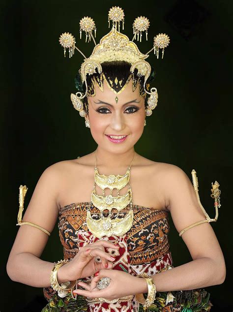 Make up wedding traditional yogya paes ageng. Gaya rias pengantin jawa yang anggun dan mempesona | merdeka.com