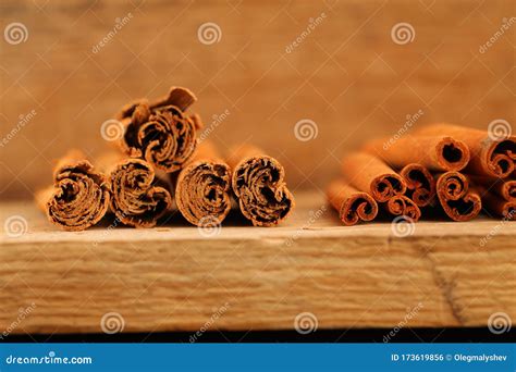 Ceylon Cinnamon And Cassia Bark External Differences Stock Photo