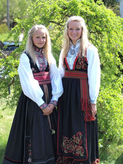 Norwegian Girls Dressed In Traditional Folk Costume Rpics