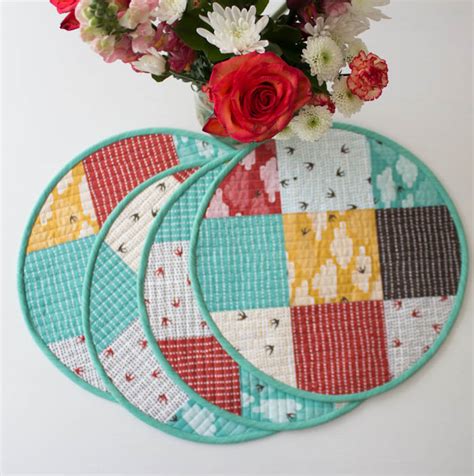 This free christmas placemats printable pack includes 3 different designs. 30+ Free Patterns for Quilted Placemats | Guide Patterns