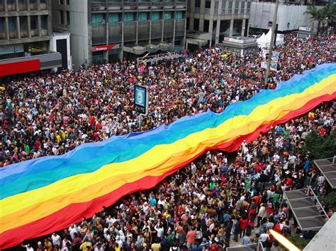 Looking for online definition of lgbt or what lgbt stands for? Orgulho LGBT | Direitos iGuais por Dimitri Sales - iG