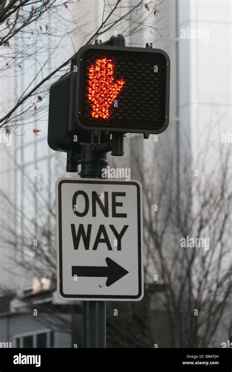 Dont Walk Sign For Pedestrian Traffic Richmond Va Stock Photo Alamy