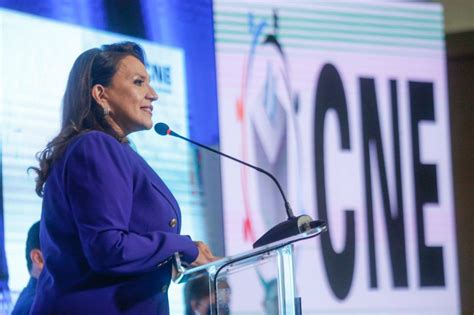 Cne De Honduras Entrega Credencial A Xiomara Castro Como Presidenta
