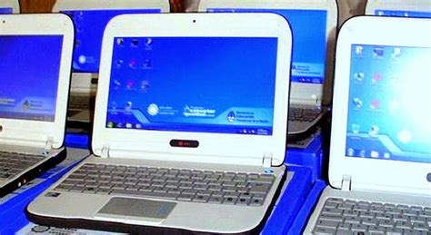 Un grupo de estudiantes haciendo uso de las computadoras quipus/opinión. Actualidad del Perú -: Perú Comprará las Computadoras ...