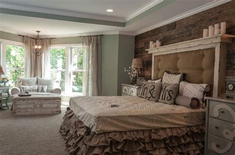 Take a look at these pictures to get inspiration and ideas for creating your own perfect luxury bedroom. 15 Eye-Catching Master Bedroom Accent Walls - Page 3 of 3