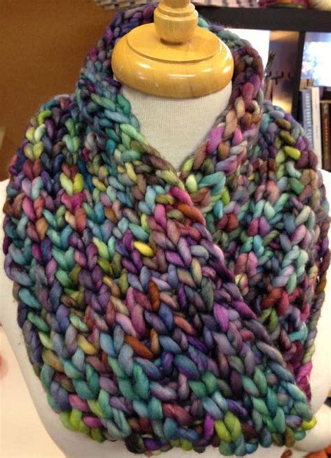 This cute and easy to make high mountain cowl free knitting pattern is great for everyday wear! Super Bulky Brioche Cowl | Bluprint