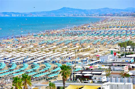 W sezonie letnim przeżywa prawdziwe oblężenie turystów z całej europy. HOTEL FELLINI RIMINI & DEPENDANCE | Rimini, Emilia Romagna ...