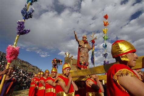 inti raymi en perú ¿cuál es la vestimenta que el inca y la coya utilizaban en esta festividad