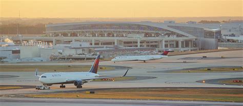 Atlatlanta Airport Atl Atlanta Airport Anthony Dolce Flickr