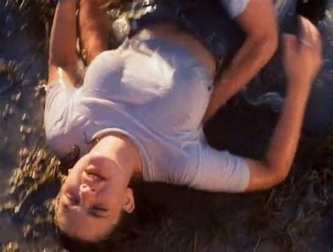 Nackte Drew Barrymore In Wilder Sand