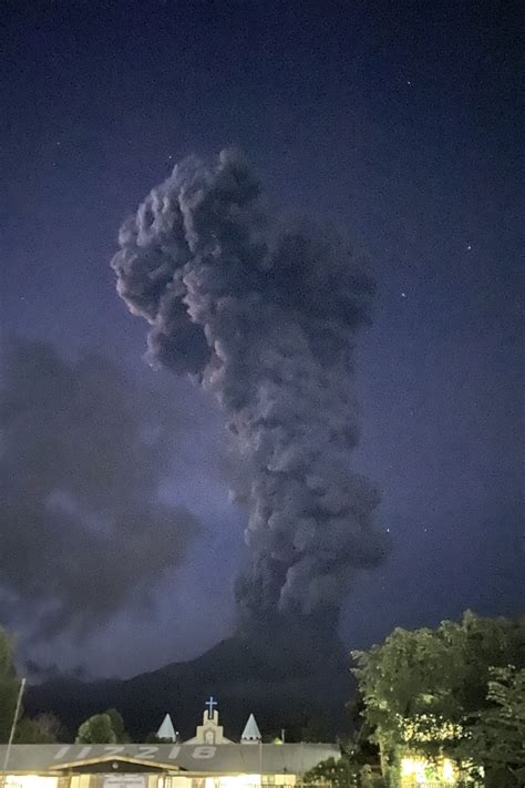 Kanlaon posts fewer volcanic quakes, sulfur dioxide flux