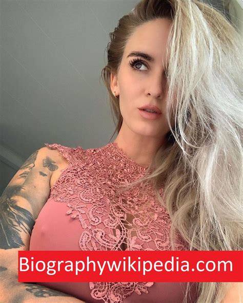 Stunning Model Natasha Thomsen Bio Age Social Media Net Worth