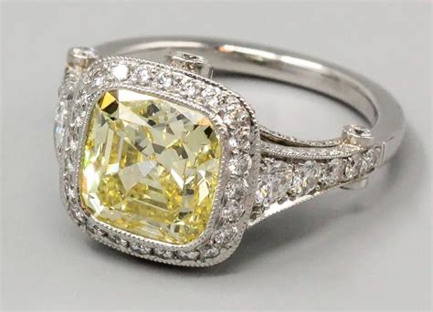 Contactez un expert en diamants. Tiffany and Co. Legacy Fancy Yellow Diamond Platinum Ring ...